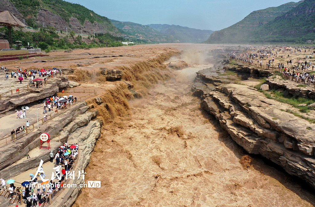 山西吉县：黄河壶口瀑布水量大增【6】