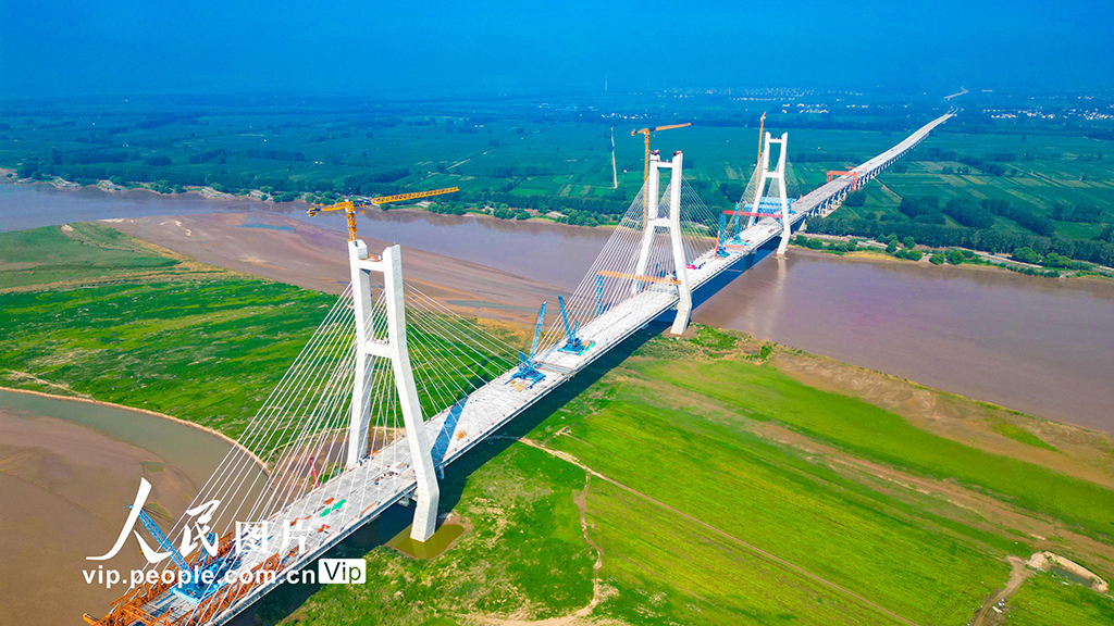 河南：兰原高速黄河特大桥主桥合龙【4】