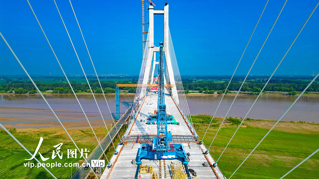 河南：兰原高速黄河特大桥主桥合龙【5】