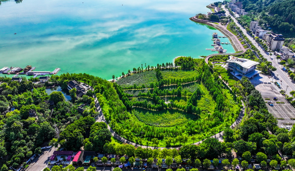 这是7月3日拍摄的重庆开州城区景象（无人机照片）。新华社记者 王全超 摄