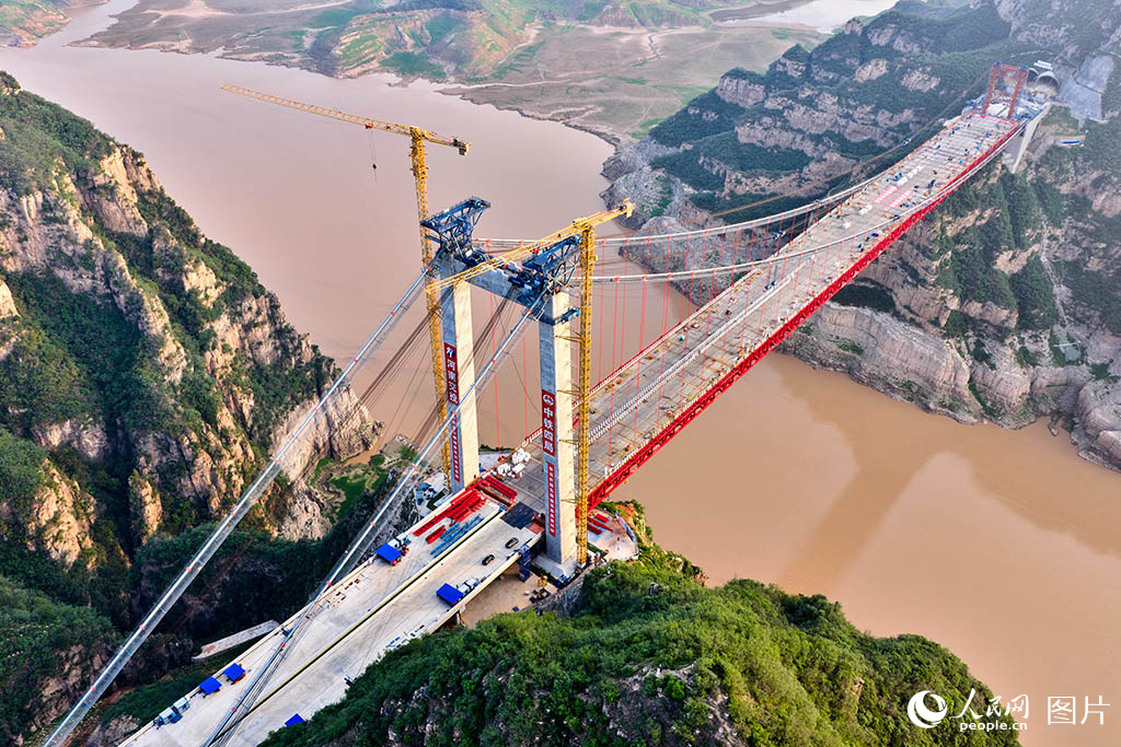 济（源）新（安）黄河大桥顺利贯通
