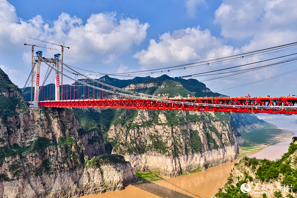 济(源)新(安)黄河大桥顺利贯通【2】
