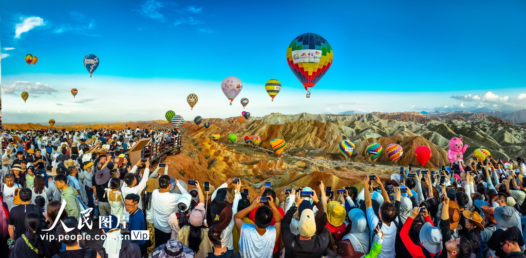 甘肃张掖:热气球嘉年华热闹非凡【2】