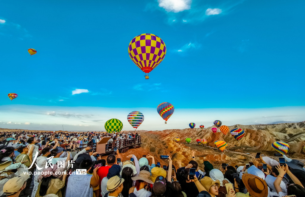 甘肃张掖：热气球嘉年华热闹非凡【3】