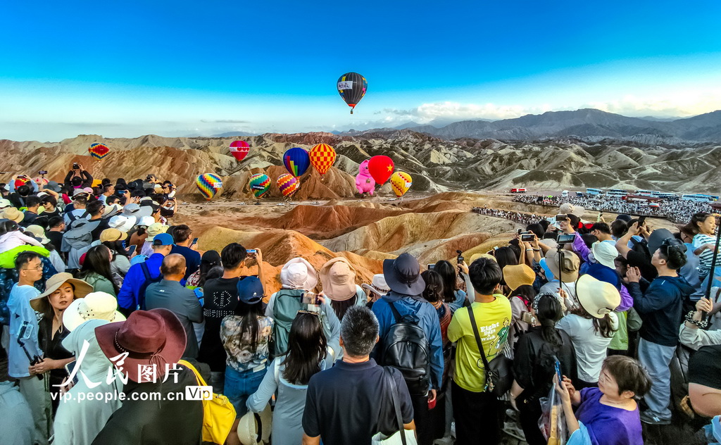 甘肃张掖：热气球嘉年华热闹非凡【4】