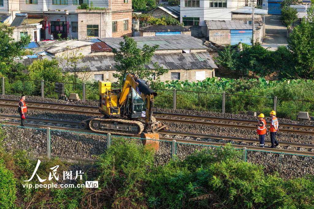 贵州贵阳：沪昆铁路贵州段大修集中修施工全面启动【2】