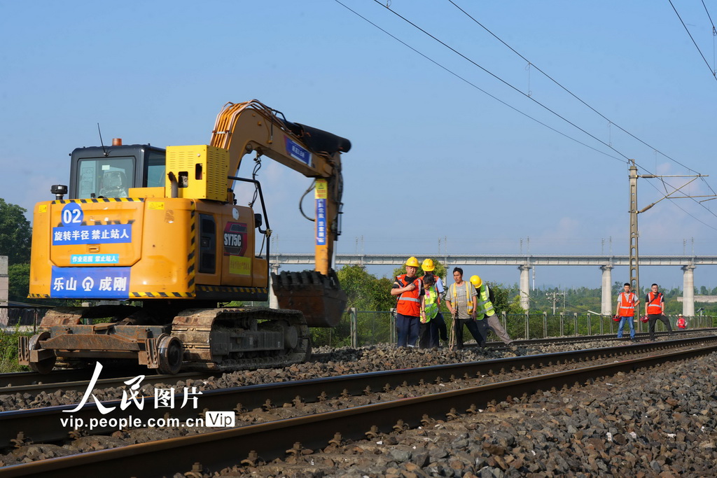 贵州贵阳：沪昆铁路贵州段大修集中修施工全面启动【4】