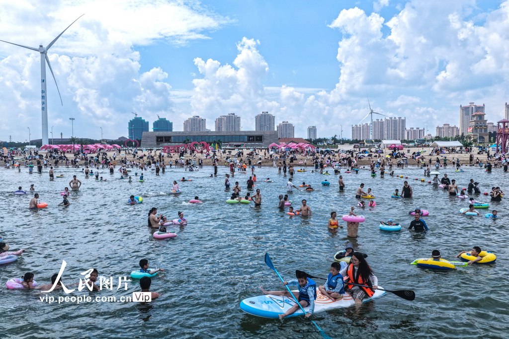 山东荣成：体验水上运动 畅享夏日清凉【2】