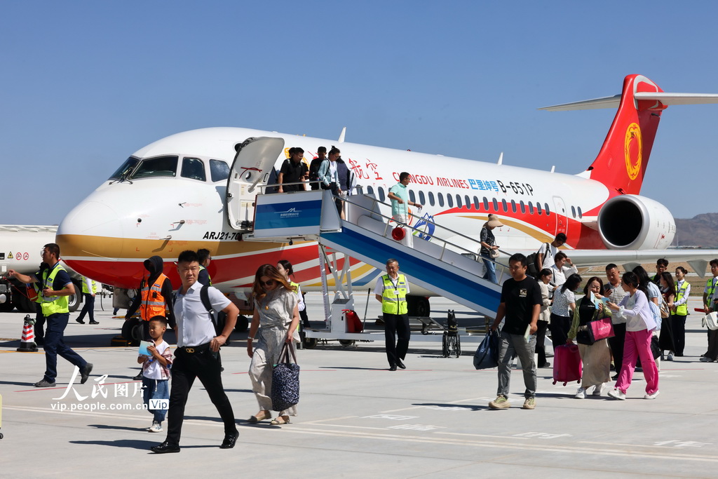 新疆：巴里坤往返乌鲁木齐航线正式开通【2】