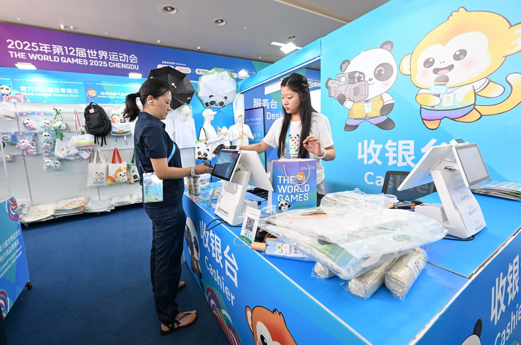 这是成都世运会主媒体中心官方特许商品零售店（8月4日摄）。新华社记者 贝赫 摄