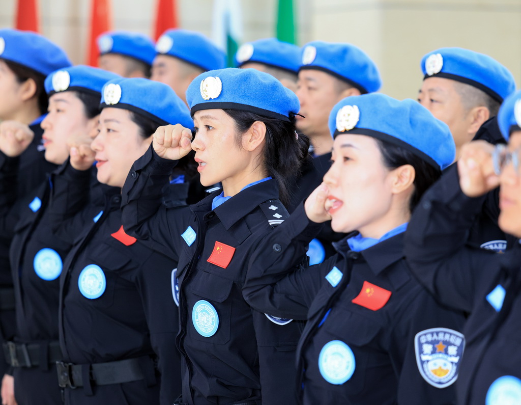 8月5日，中国第十一支赴联合国南苏丹任务区维和警队队员在出征仪式上宣誓。
