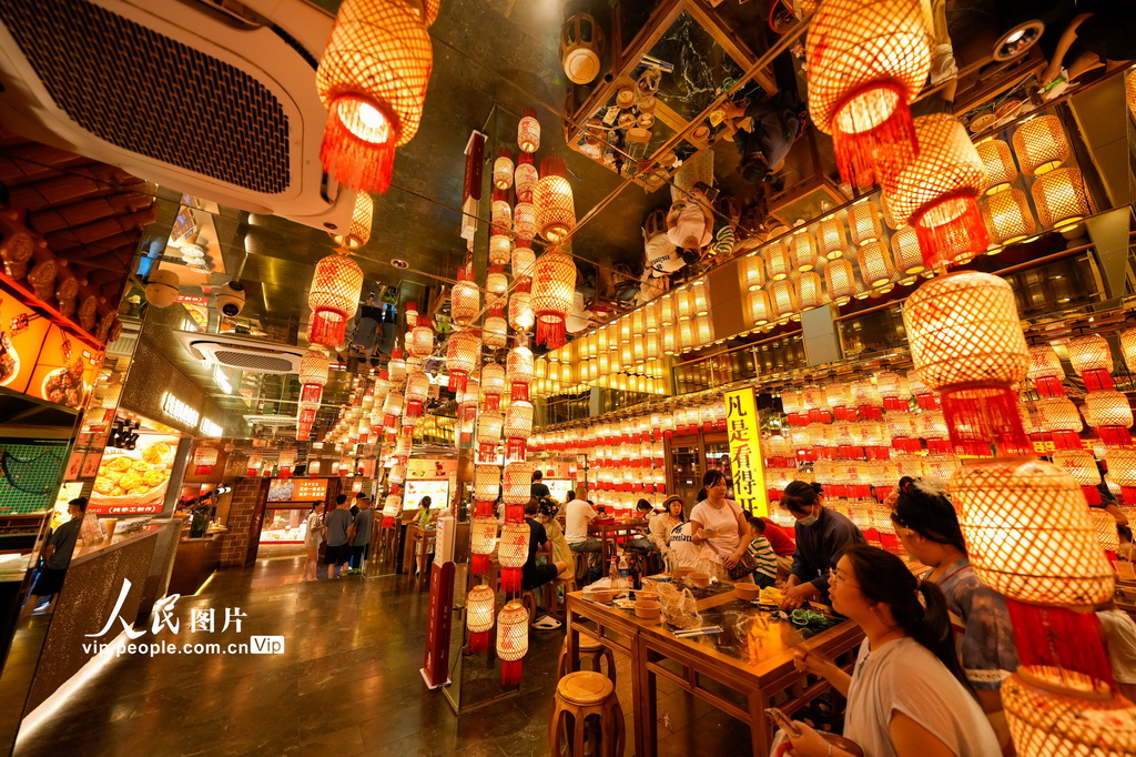 河北唐山：河头老街人气旺【3】