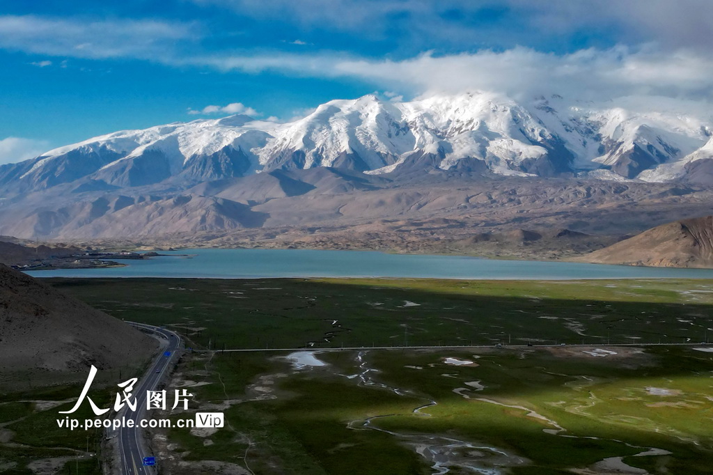 8月5日，在新疆克孜勒苏柯尔克孜自治州阿克陶县拍摄的喀拉库勒湖景色。 