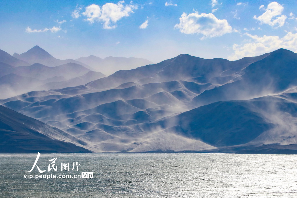 8月5日，在新疆克孜勒苏柯尔克孜自治州阿克陶县拍摄的白沙湖。