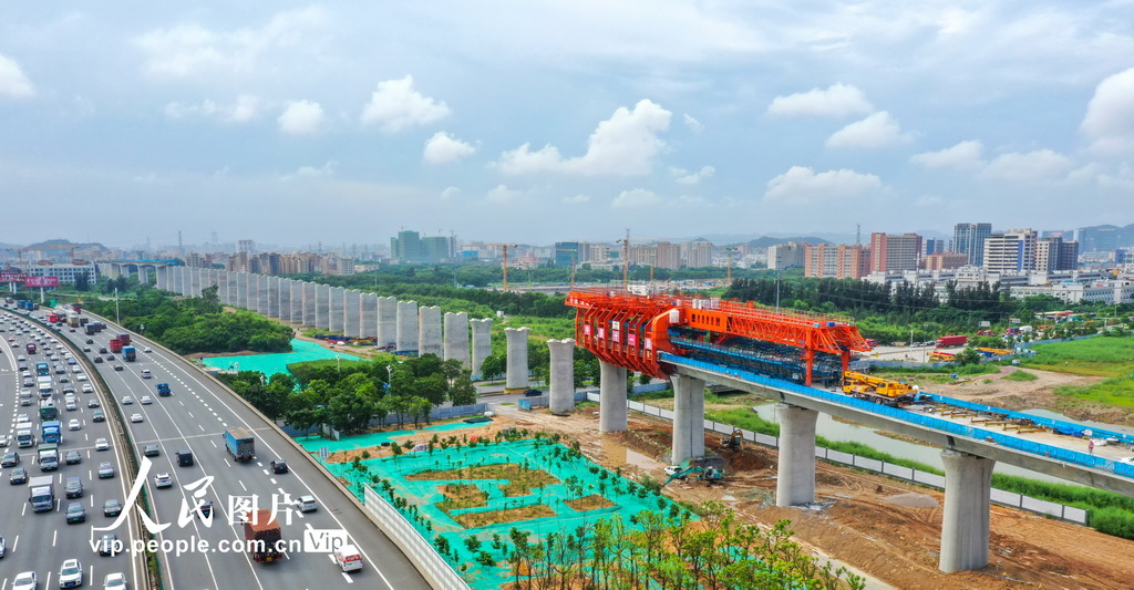 广东东莞：上行移动模架造桥机实现深江铁路“空中造桥”【3】