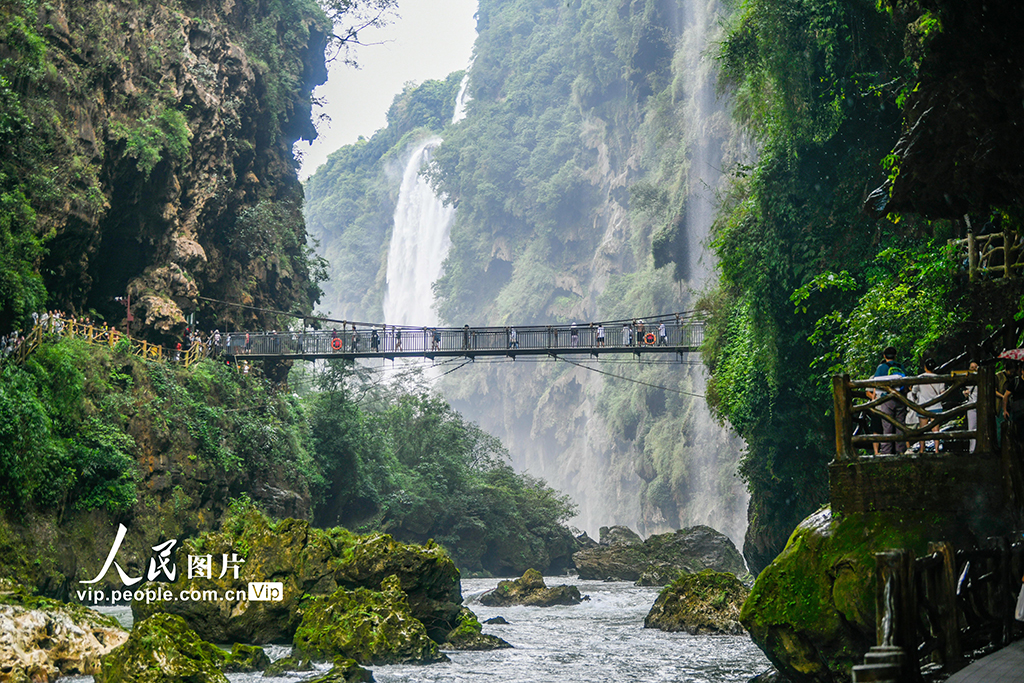 贵州兴义：奇峰竞秀 游人如织【2】