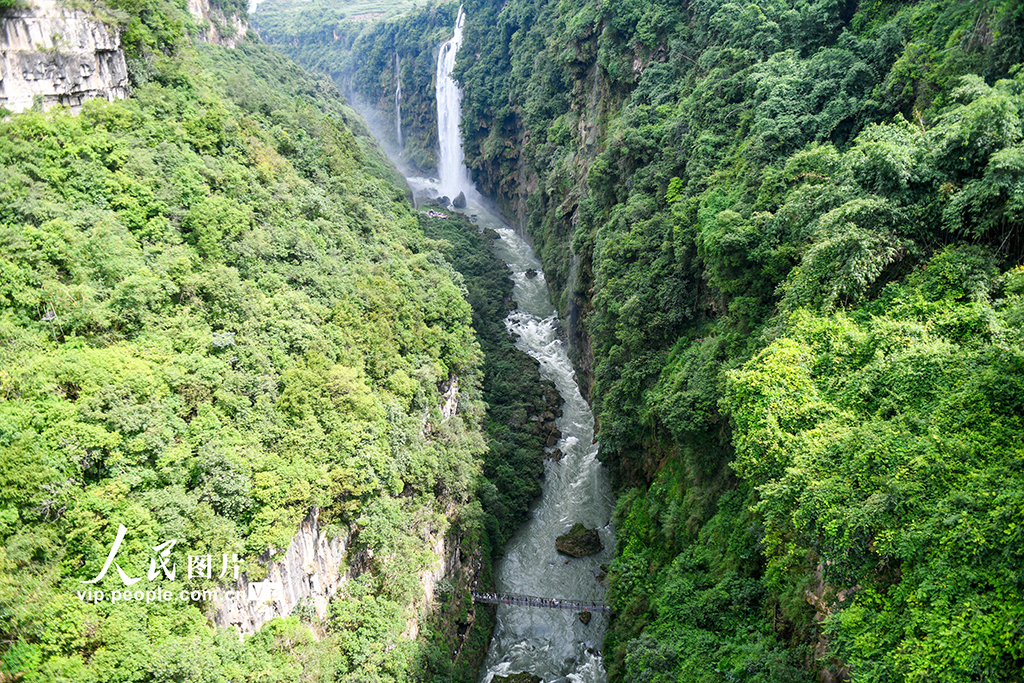 贵州兴义：奇峰竞秀 游人如织【5】