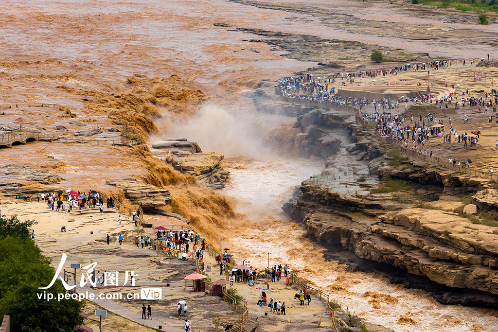 陕西延安：黄河壶口瀑布壮美景色引客来【3】