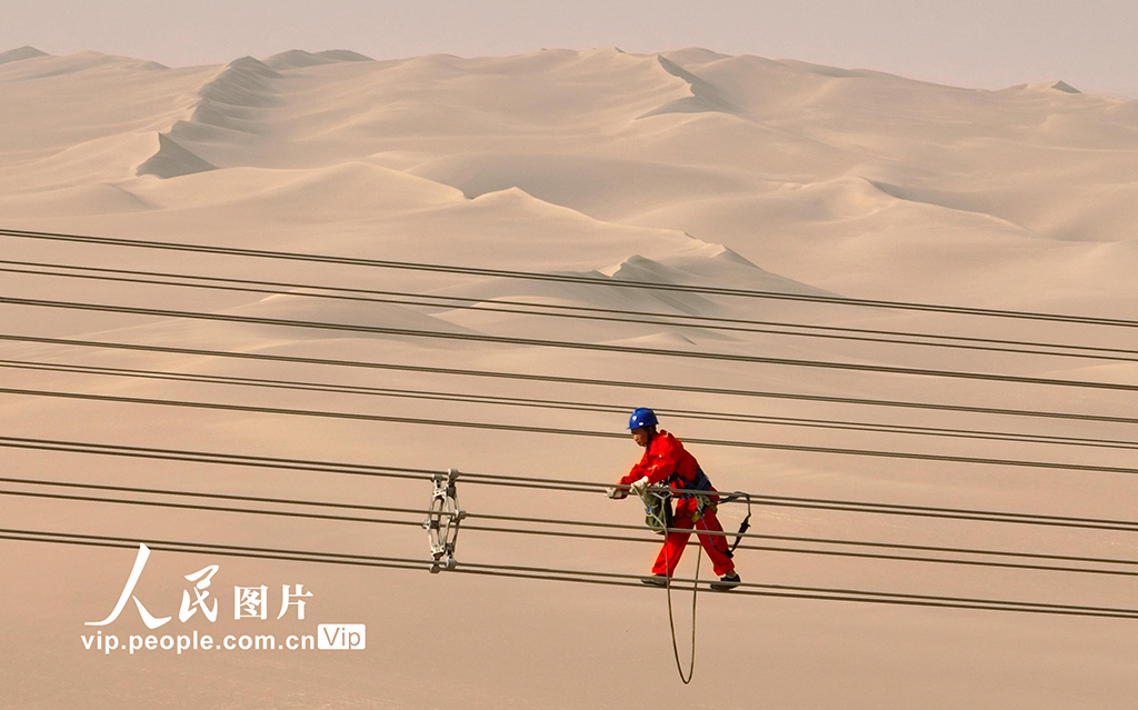 新疆且末：大漠“走线”【7】