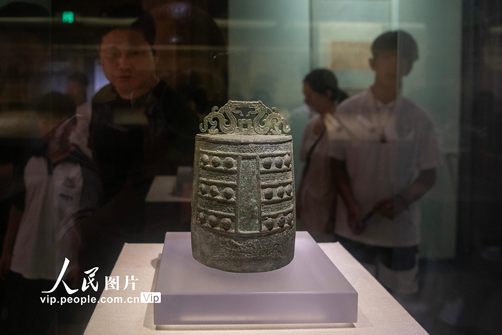 河南开封：博物馆里游客多【4】