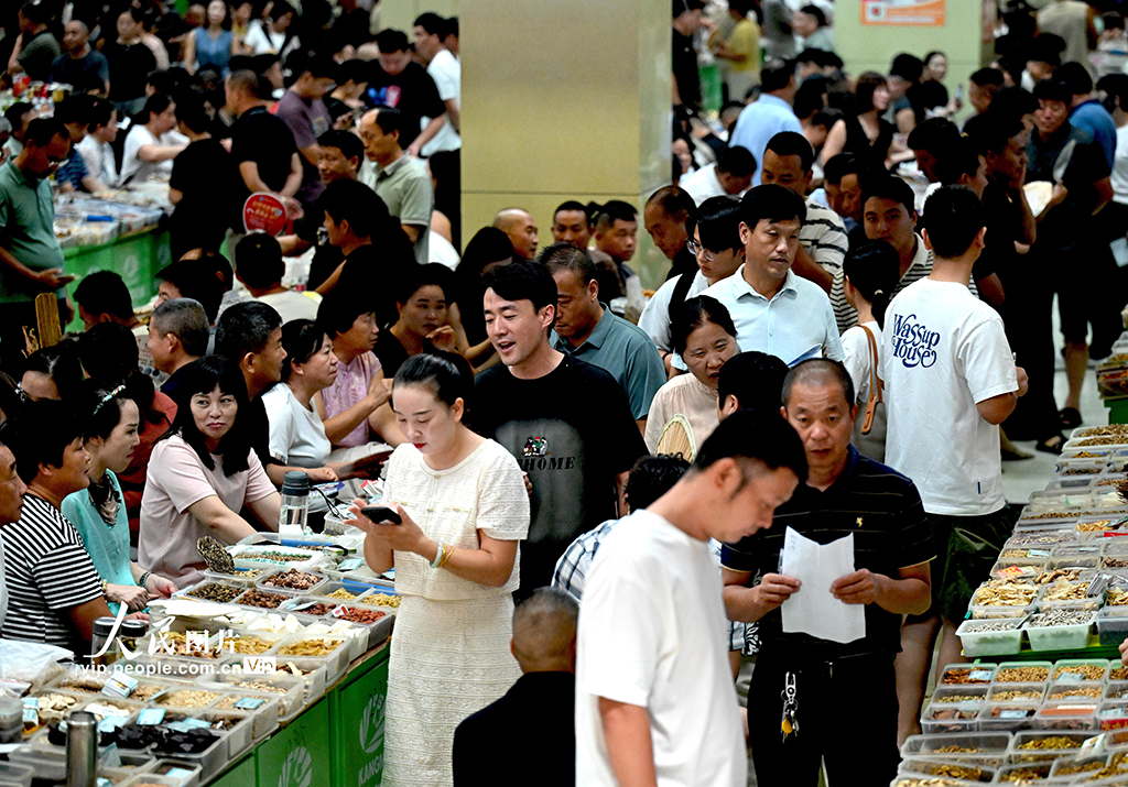 安徽亳州:“药市”交易忙【3】