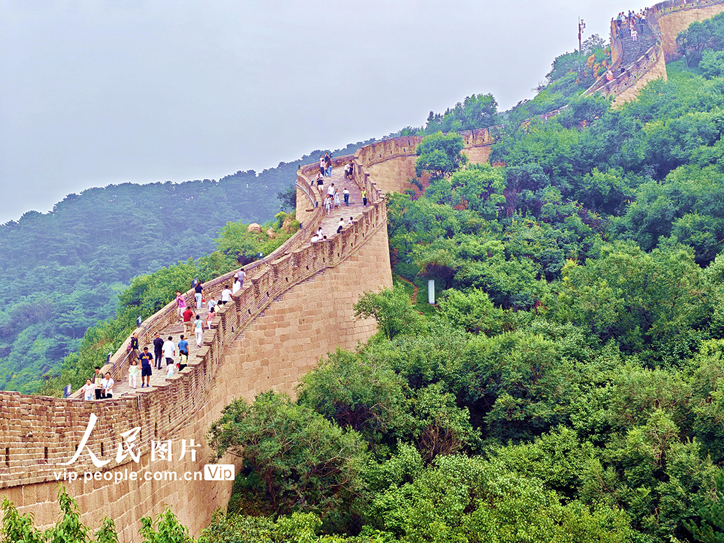 北京：八达岭长城游人如织【3】