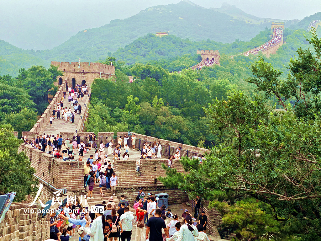 北京：八达岭长城游人如织【4】
