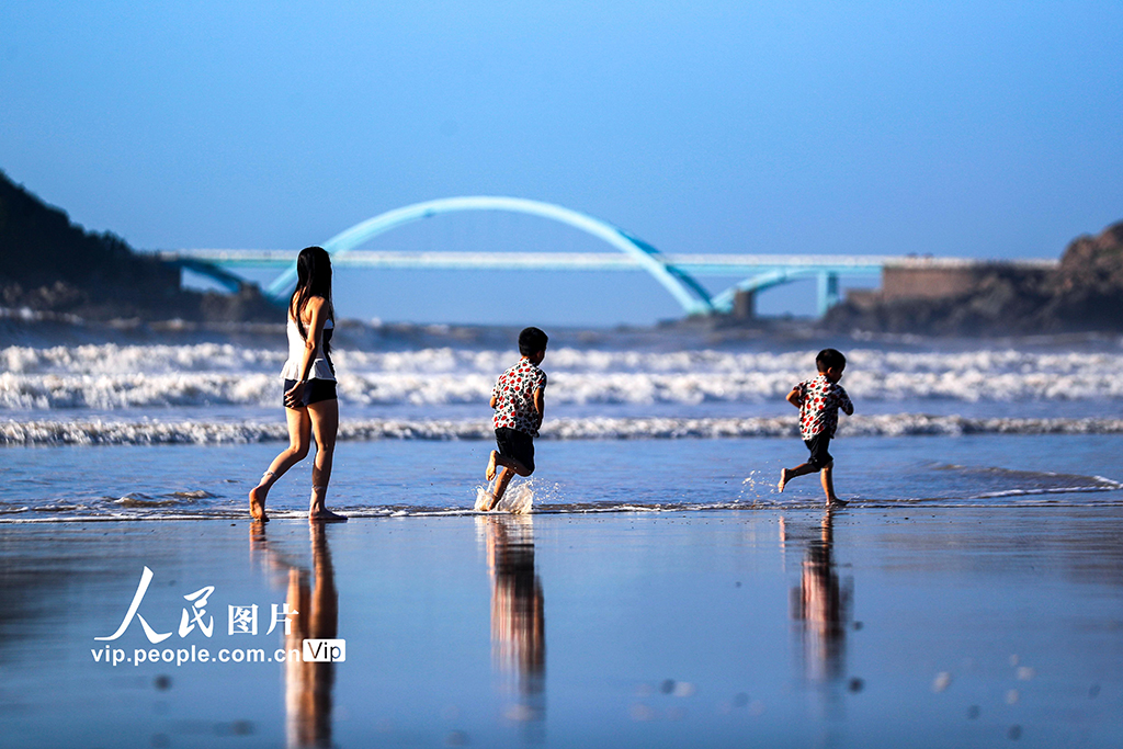 浙江舟山：碧海金沙引客来【3】