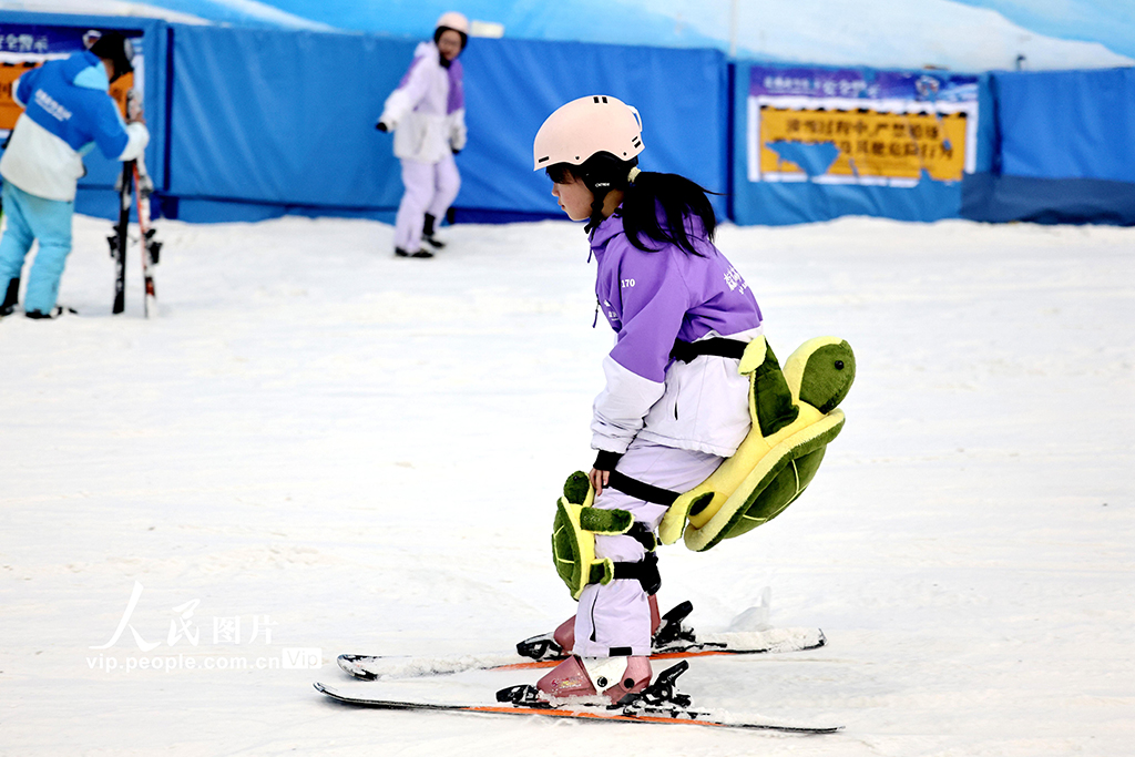 江苏南通：“冰雪世界”里享清凉【2】