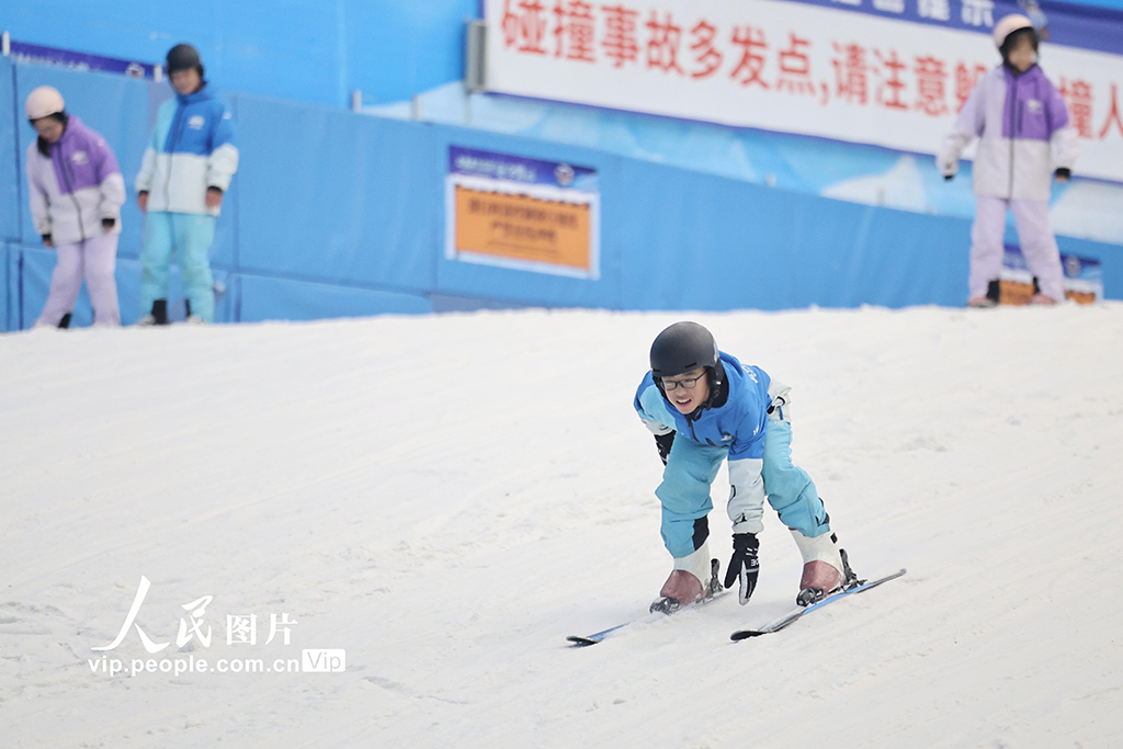 江苏南通：“冰雪世界”里享清凉【6】