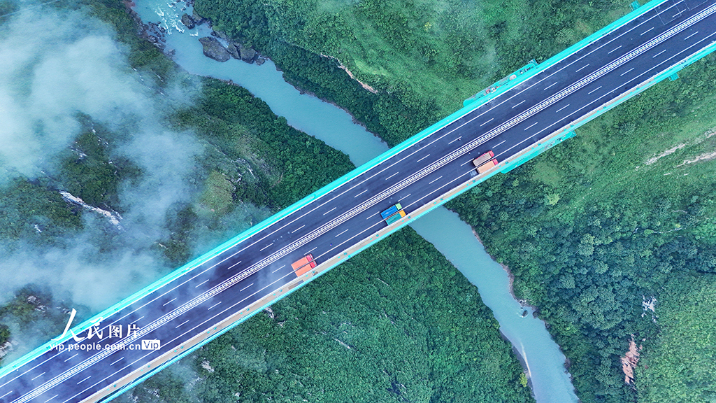 贵州：花江峡谷大桥进行荷载试验【7】