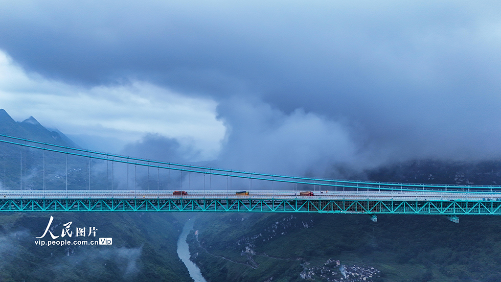 贵州：花江峡谷大桥进行荷载试验【9】