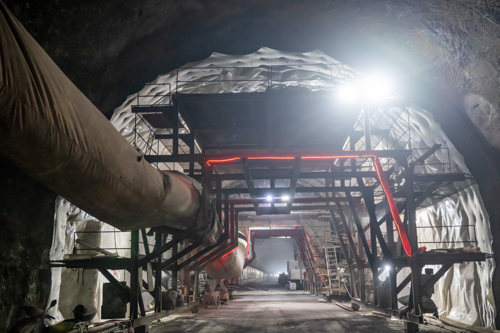 这是8月21日拍摄的西昭高速洛古隧道一角。