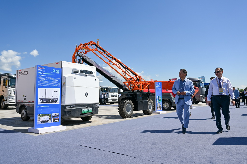 8月25日，参会人员在第五届中国—蒙古国博览会上参观。