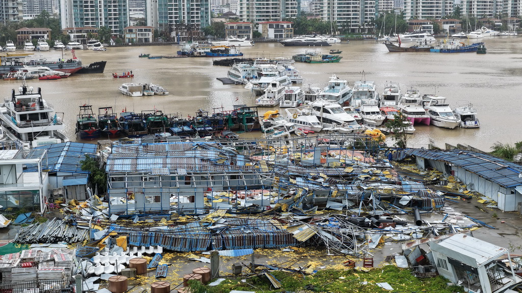 8月25日，海南省三亚市南边海国际游艇码头逐步恢复生产秩序（无人机照片）。