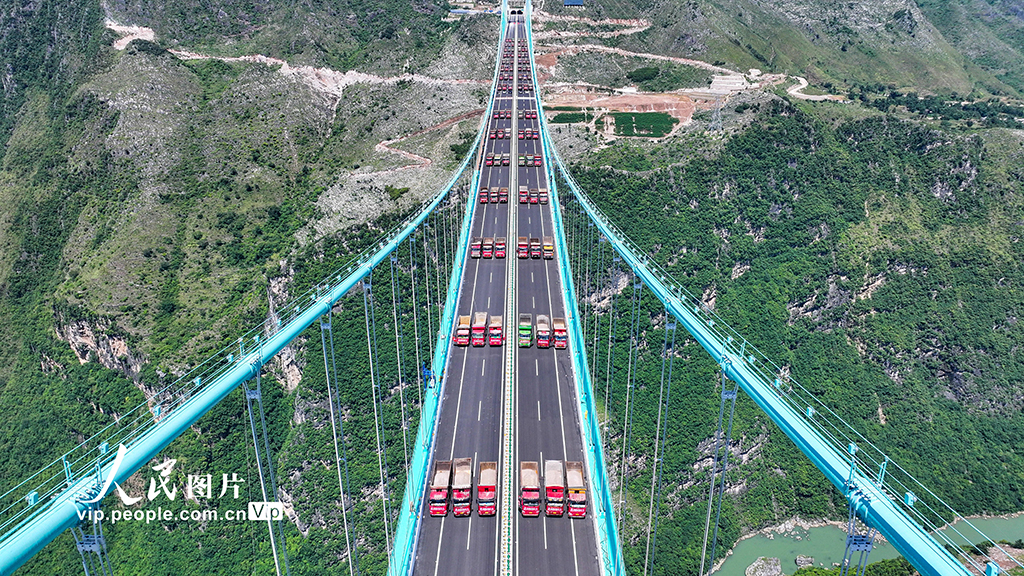 贵州：花江峡谷大桥进行96辆车静载试验【4】