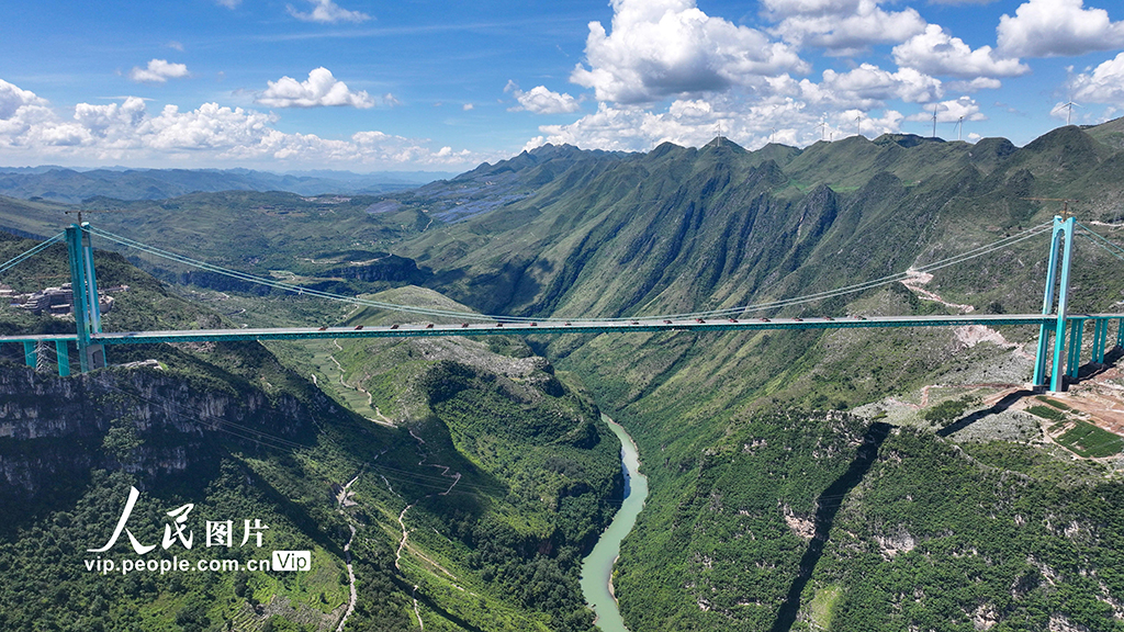 贵州：花江峡谷大桥进行96辆车静载试验【6】