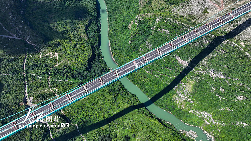 贵州：花江峡谷大桥进行96辆车静载试验【7】