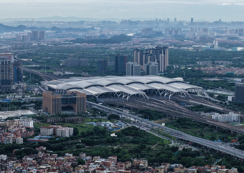 这是8月25日拍摄的广州南站（无人机照片）。广南联络线将从广州南站导出，一站直达位于中心城区的广州站。