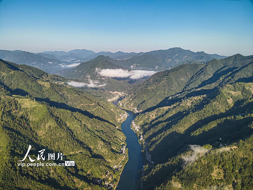 安徽歙县：新安江畔初秋晨韵【3】