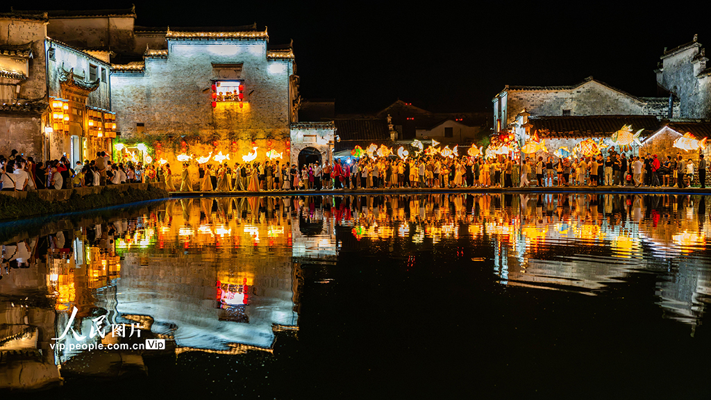 安徽黟县：鱼灯巡游闹古村【4】