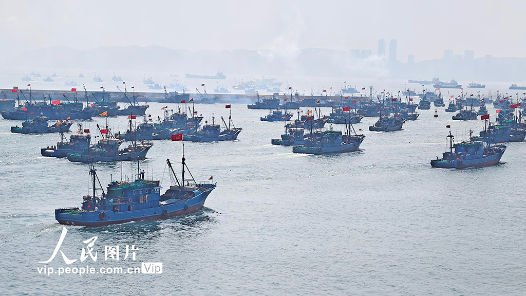 黄渤海休渔期结束 渔船拔锚起航【4】