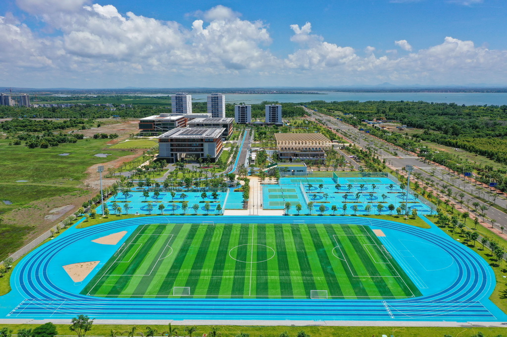 这是9月2日拍摄的海南比勒费尔德应用科学大学校园景色（无人机照片）。