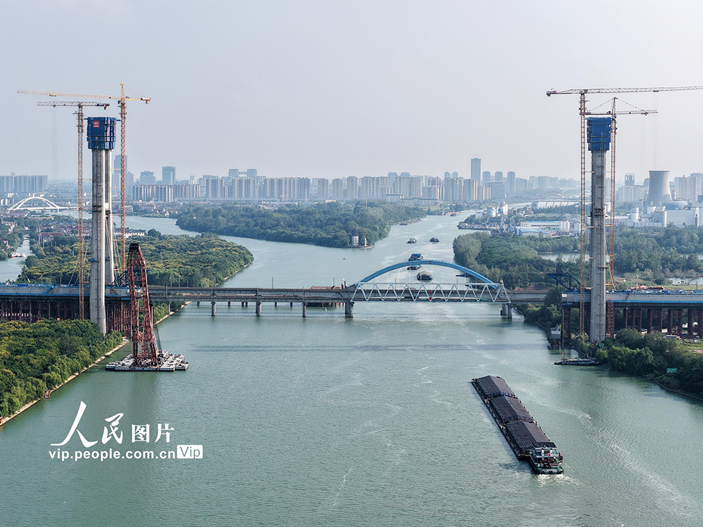 江苏扬州：沪渝蓉高铁跨京杭运河斜拉桥施工正酣【4】