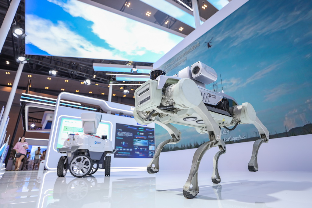 这是9月5日在2025世界智能产业博览会现场拍摄的智能电力巡检设备。新华社记者 黄伟 摄