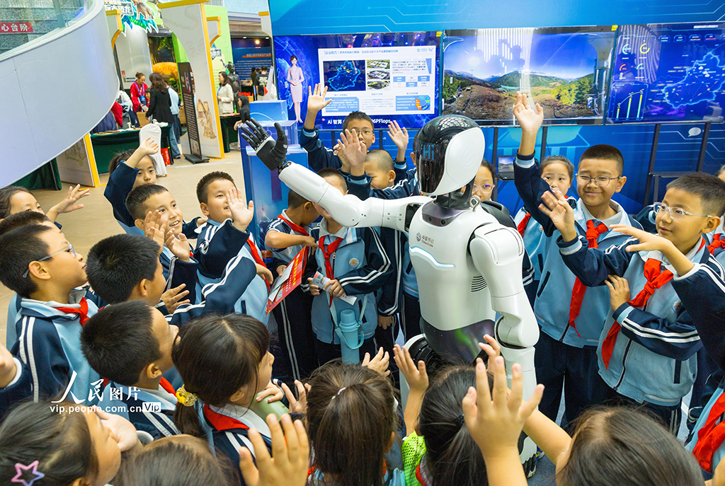 新疆乌鲁木齐：感受科技魅力【2】