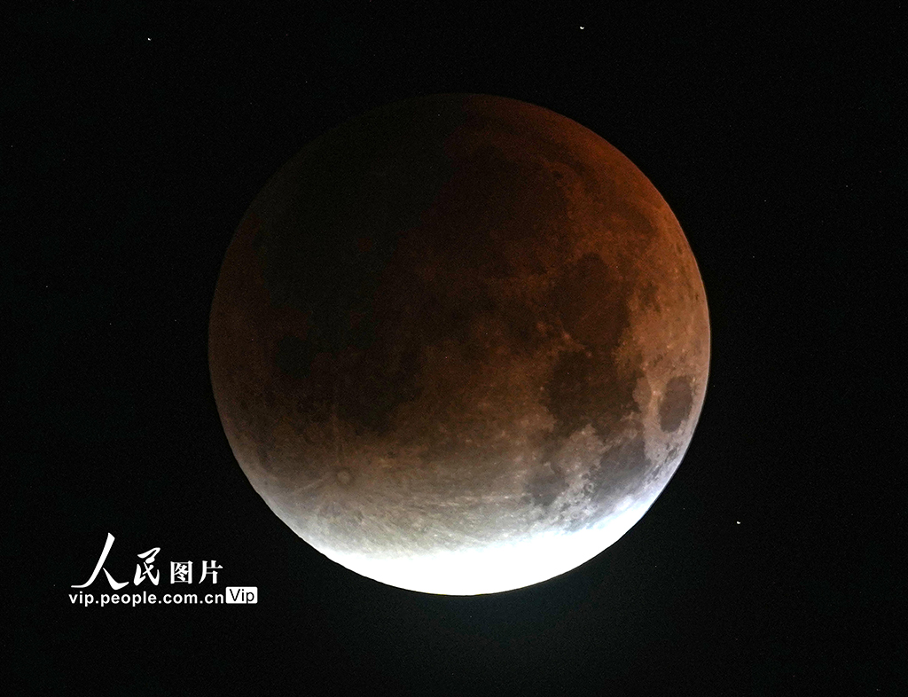 湖北武汉:天空上演月全食【2】