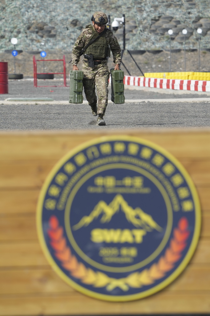 9月8日,参赛队员在比赛中。