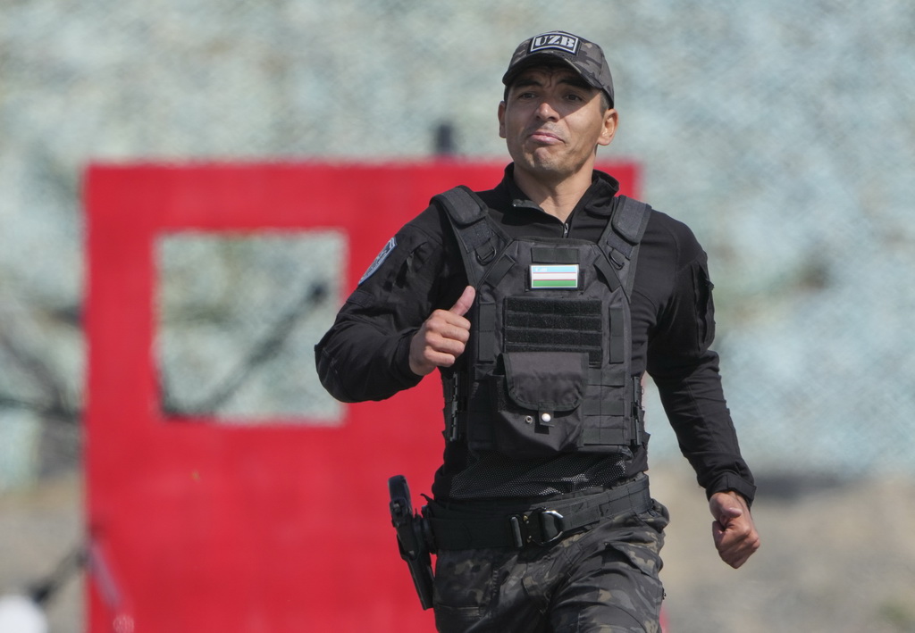 9月8日,乌兹别克斯坦参赛队员在比赛中。