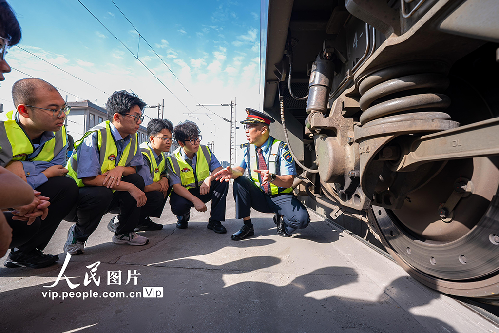 陕西西安：手把手传技 心贴心带徒【4】